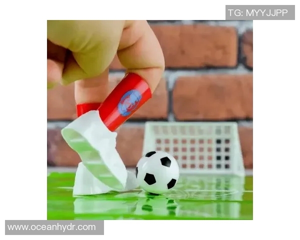 足球明星手指特写欣赏图集展现他们的独特魅力与风采 足球明星手指特写欣赏图集展现他们的独特魅力与风采