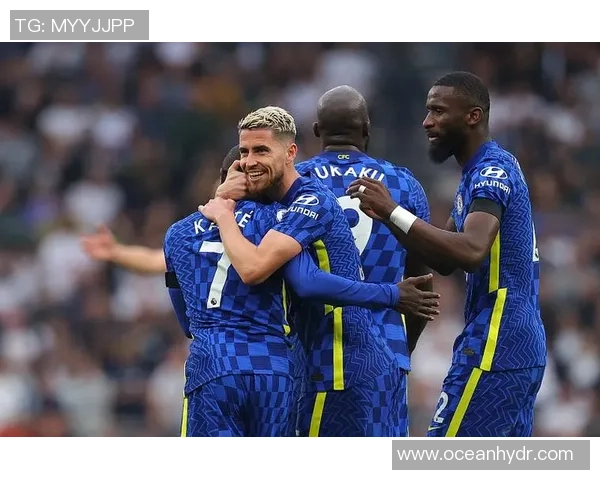 成都足球队以62分稳居锦标赛积分榜首位争夺冠军势头强劲